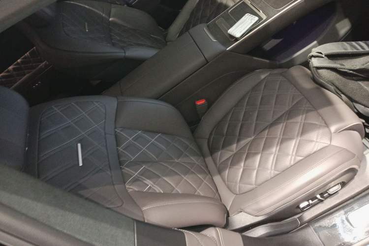 Used Nio ET9 2025 100 kWh Right Front Seat