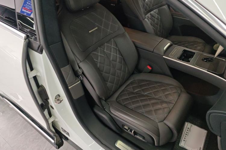 Used Nio ET9 2025 100 kWh Right Front Seat