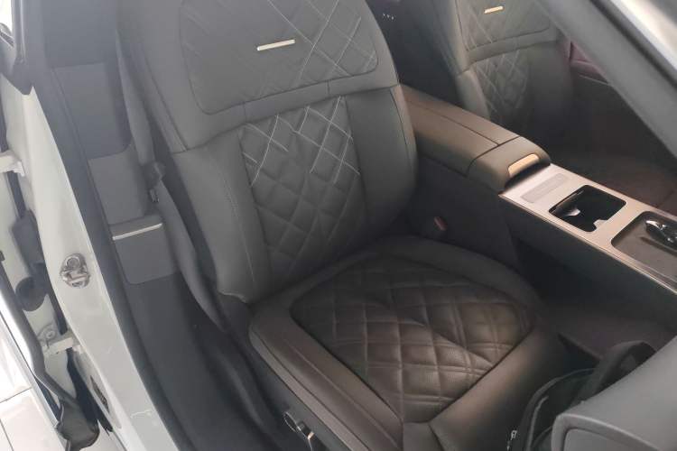 Used Nio ET9 2025 100 kWh Right Front Seat
