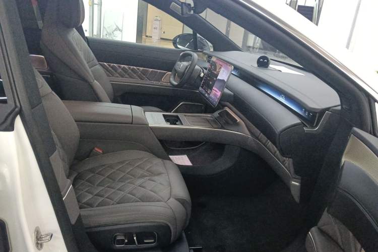Used Nio ET9 2025 100 kWh Right Front Seat