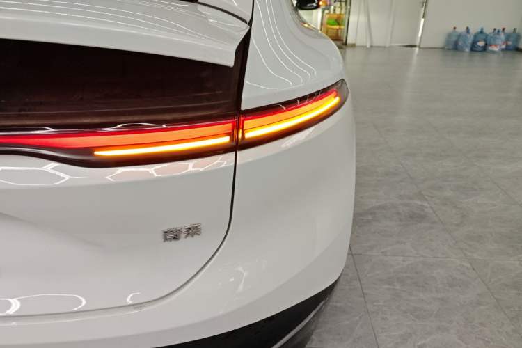 Used Nio ET9 2025 100 kWh Right Rear Taillight
