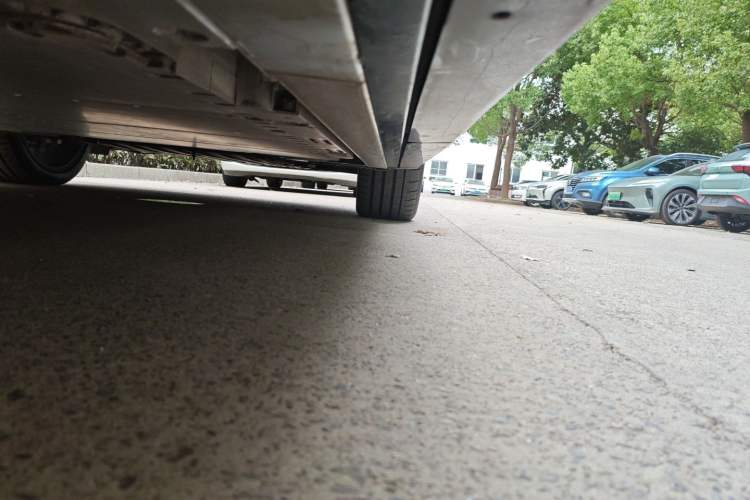 Used Nio ET9 2025 100 kWh Right Side Sill