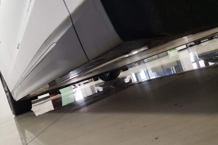 Used Nio ET9 2025 100 kWh Right Side Sill