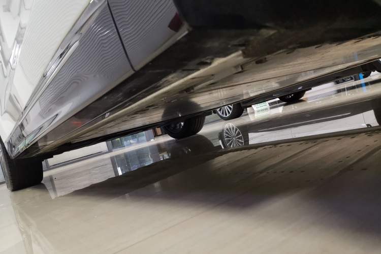 Used Nio ET9 2025 100 kWh Right Side Sill