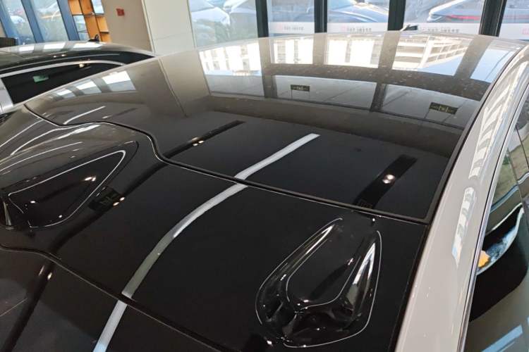Used Nio ET9 2025 100 kWh Roof