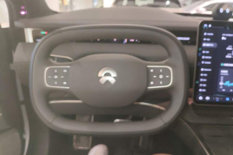 Used Nio ET9 2025 100 kWh Steering Wheel