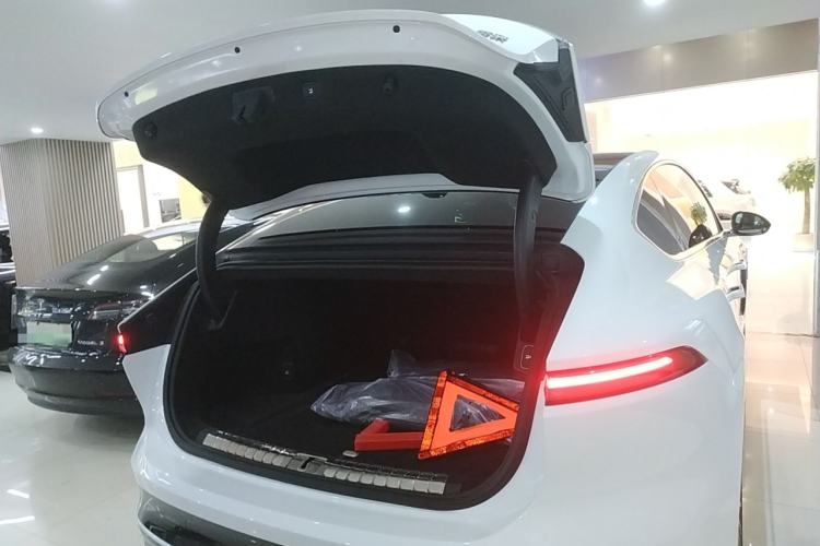 Used Nio ET9 2025 100 kWh Trunk