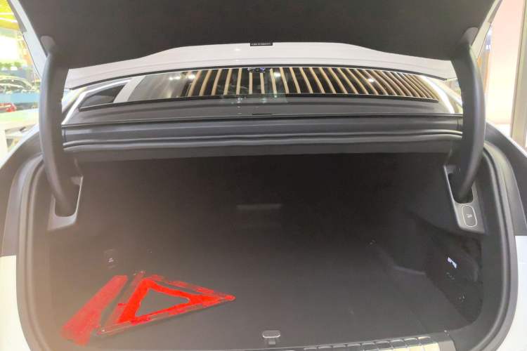 Used Nio ET9 2025 100 kWh Trunk