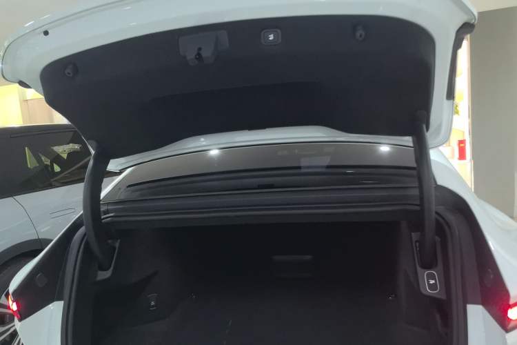 Used Nio ET9 2025 100 kWh Trunk