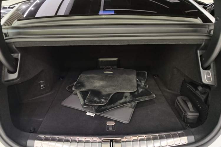 Used Nio ET9 2025 100kWh Signature Edition Trunk