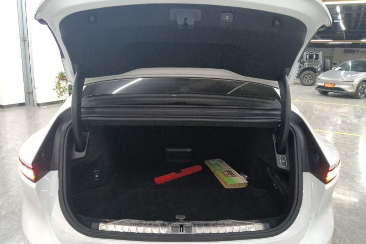 Used Nio ET9 2025 100 kWh Trunk