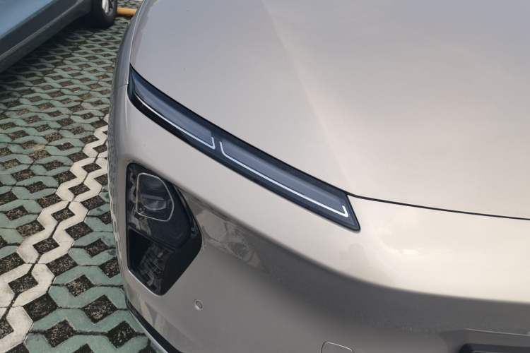 Used Nio ET9 2025 100kWh Signature Edition Right Front Headlight