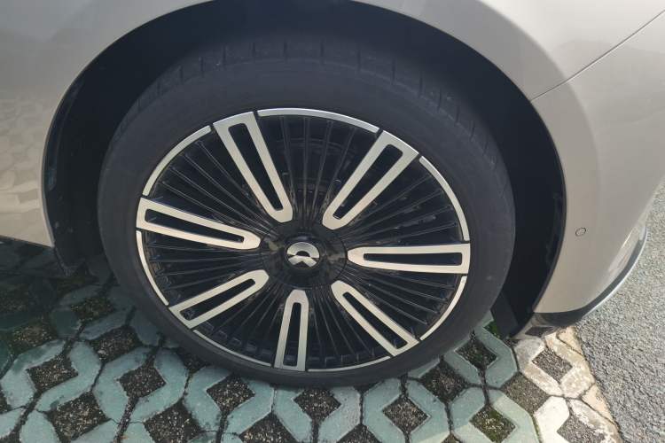 Used Nio ET9 2025 100kWh Signature Edition Right Front Wheel Hub