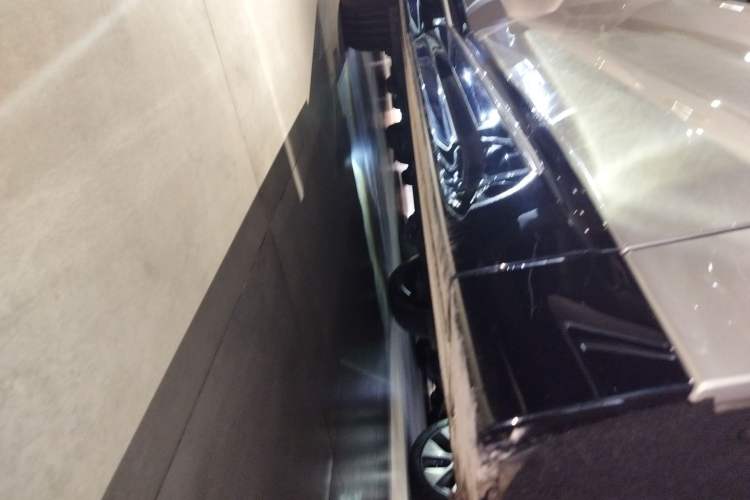 Used Nio ET9 2025 100 kWh Right Side Sill
