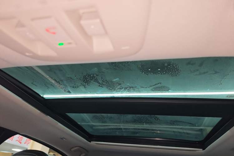 Used Nissan ARIYA 2022 Two-Wheel Drive Long-Range Version Headliner