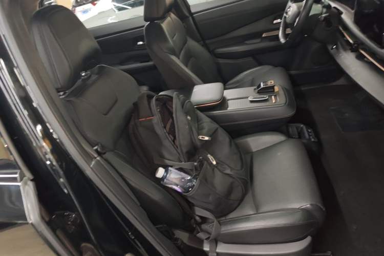 Used Nissan ARIYA 2022 Two-Wheel Drive Long-Range Version Right Front Seat