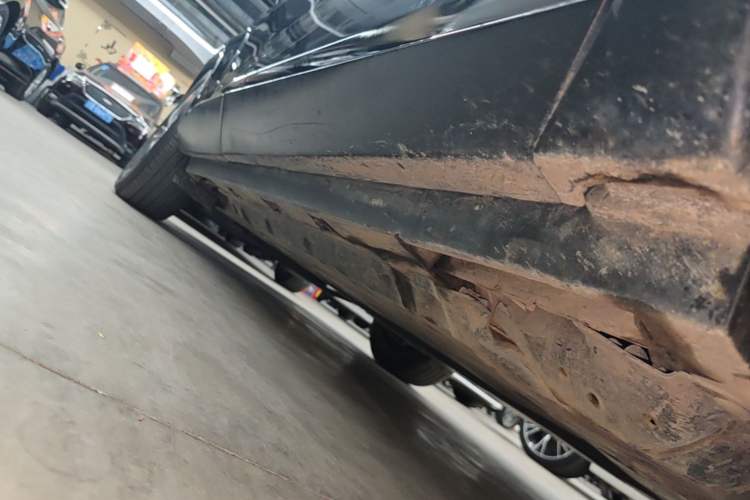 Used Nissan ARIYA 2022 Two-Wheel Drive Long-Range Version Right Side Sill
