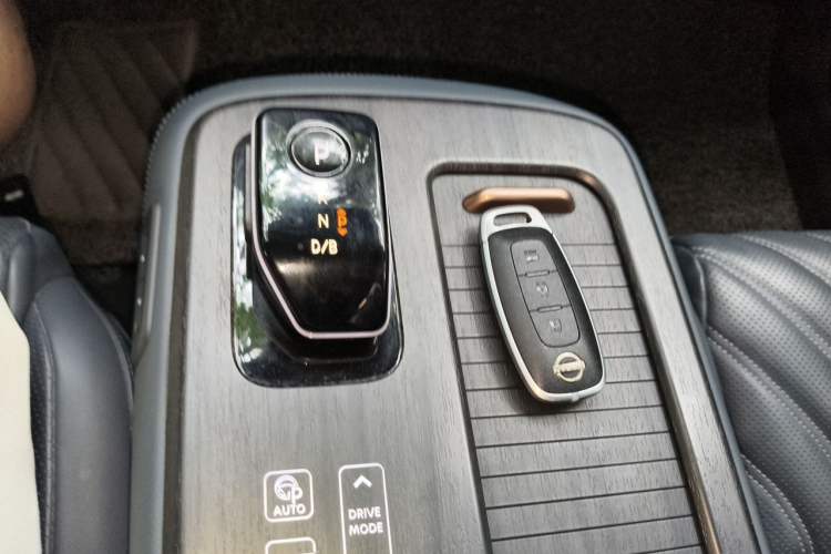 Used Nissan ARIYA 2022 Four-Wheel-Drive High-Performance Top-Tier Model Gear Lever