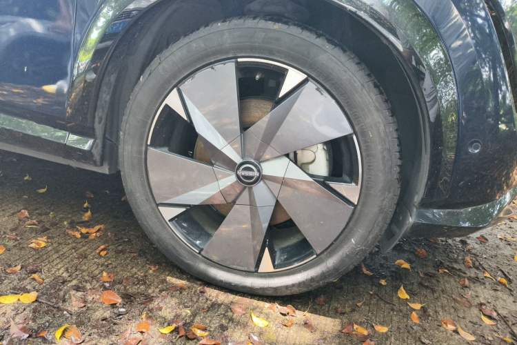 Used Nissan ARIYA 2022 Four-Wheel-Drive High-Performance Top-Tier Model Right Front Wheel Hub