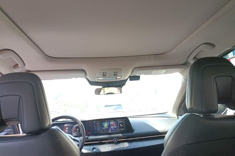 Used Nissan ARIYA 2022 Two-Wheel Drive Long-Range Version Headliner