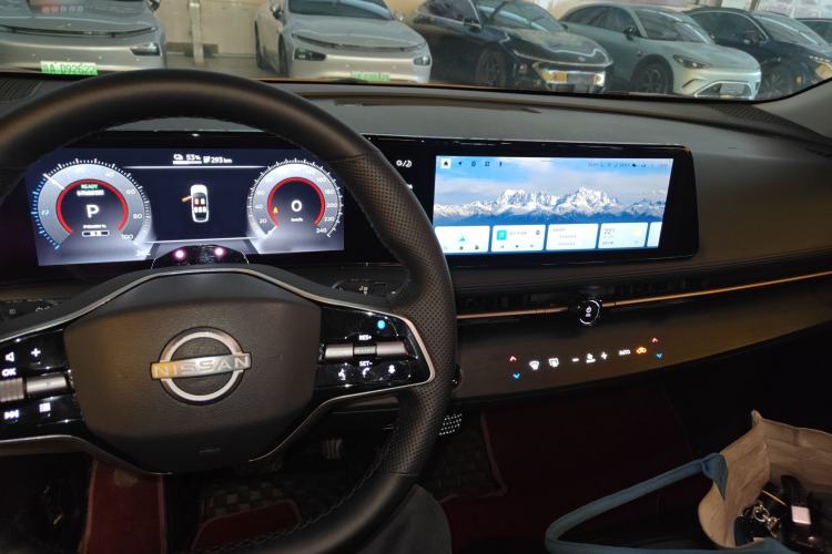 Used Nissan ARIYA 2022 Two-Wheel Drive Long-Range Version Interior 2