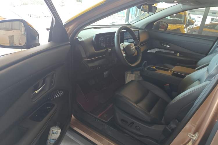 Used Nissan ARIYA 2022 Two-Wheel Drive Long-Range Version Interior 3