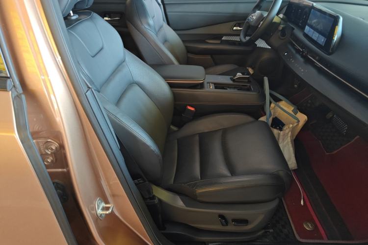 Used Nissan ARIYA 2022 Two-Wheel Drive Long-Range Version Right Front Seat