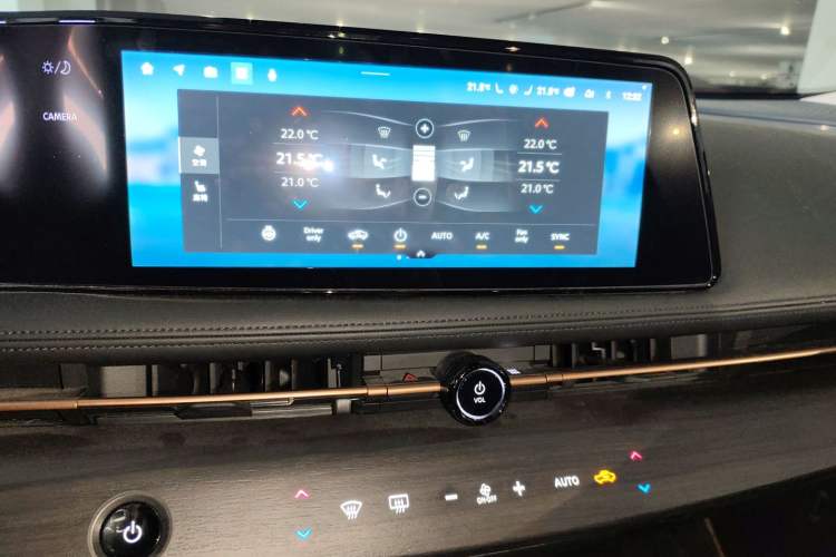 Used Nissan ARIYA 2022 Two-Wheel Drive Long-Range Version Audio And AC Panel