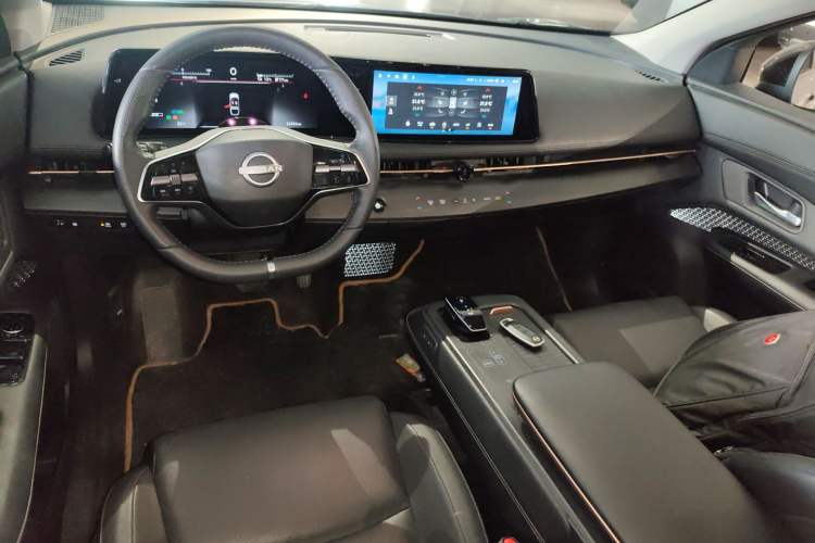 Used Nissan ARIYA 2022 Two-Wheel Drive Long-Range Version Center Console