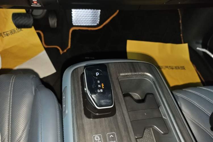 Used Nissan ARIYA 2022 Four-Wheel-Drive High-Performance Top-Tier Model Gear Lever