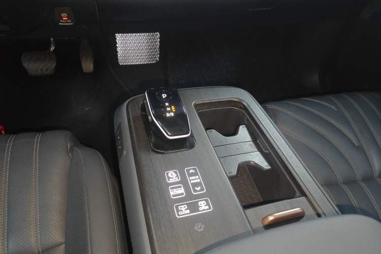 Used Nissan ARIYA 2022 Four-Wheel-Drive High-Performance Top-Tier Model Gear Lever