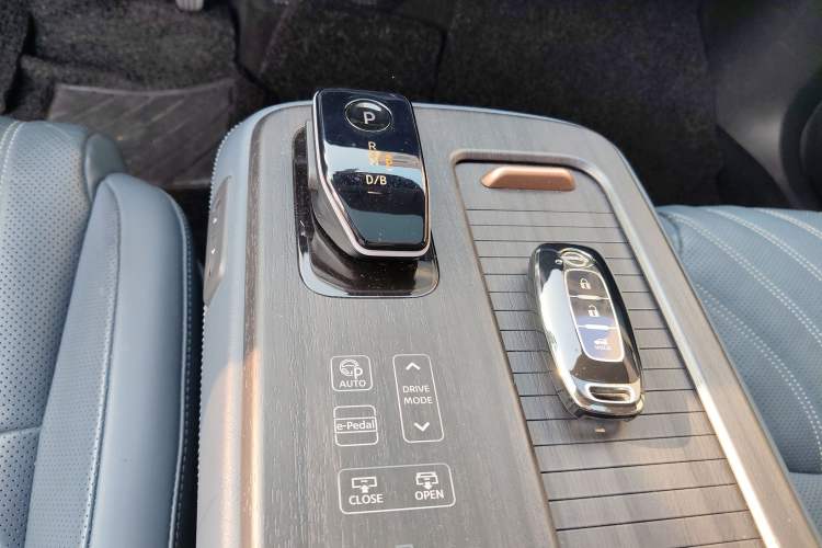 Used Nissan ARIYA 2022 Four-Wheel-Drive High-Performance Top-Tier Model Gear Lever