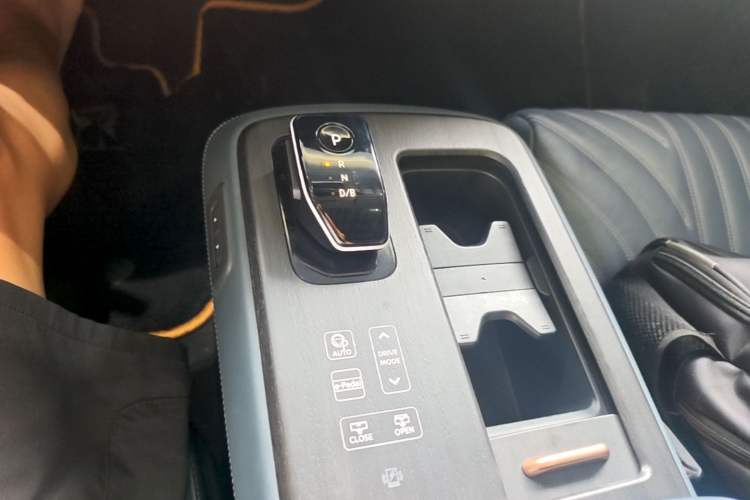 Used Nissan ARIYA 2022 Four-Wheel-Drive High-Performance Top-Tier Model Gear Lever
