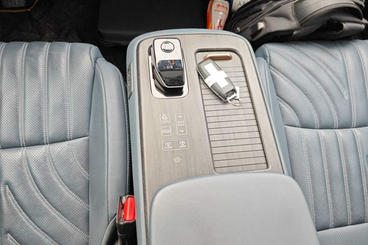 Used Nissan ARIYA 2022 Four-Wheel-Drive High-Performance Top-Tier Model Gear Lever