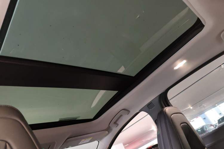 Used Nissan ARIYA 2022 Two-Wheel Drive Long-Range Version Headliner