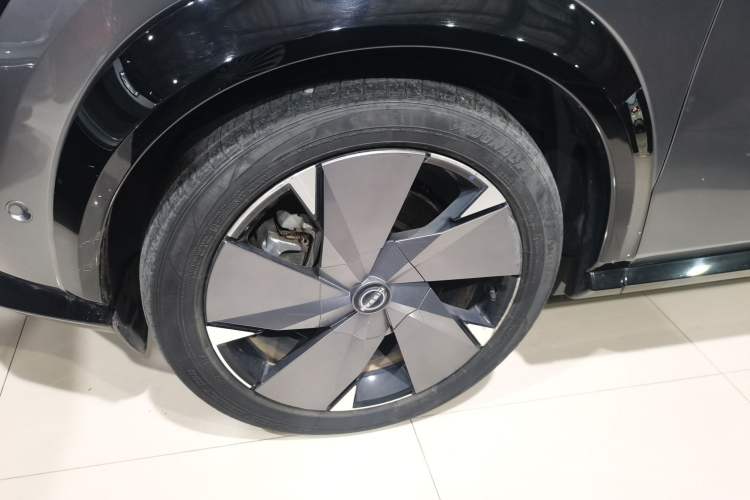 Used Nissan ARIYA 2022 Four-Wheel-Drive High-Performance Top-Tier Model Left Front Wheel Hub