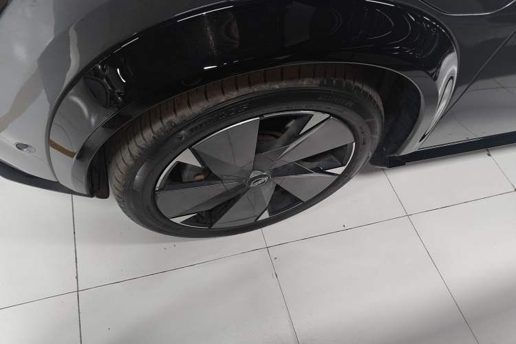 Used Nissan ARIYA 2022 Four-Wheel-Drive High-Performance Top-Tier Model Left Front Wheel Hub