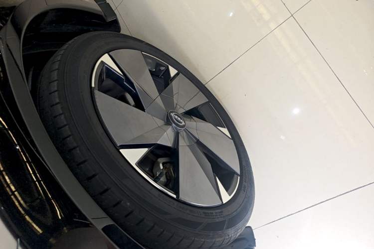 Used Nissan ARIYA 2022 Four-Wheel-Drive High-Performance Top-Tier Model Left Front Wheel Hub