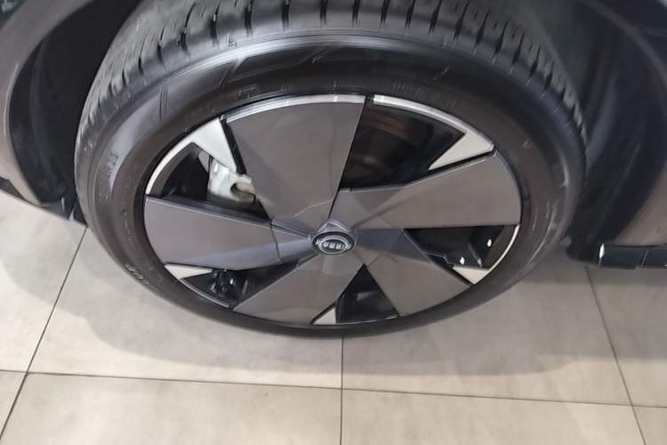 Used Nissan ARIYA 2022 Four-Wheel-Drive High-Performance Top-Tier Model Left Front Wheel Hub