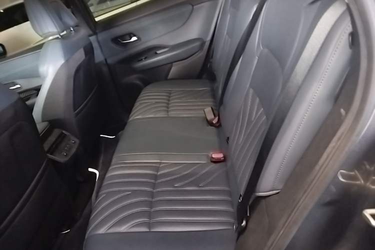 Used Nissan ARIYA 2022 Four-Wheel-Drive High-Performance Top-Tier Model Left Rear Seat
