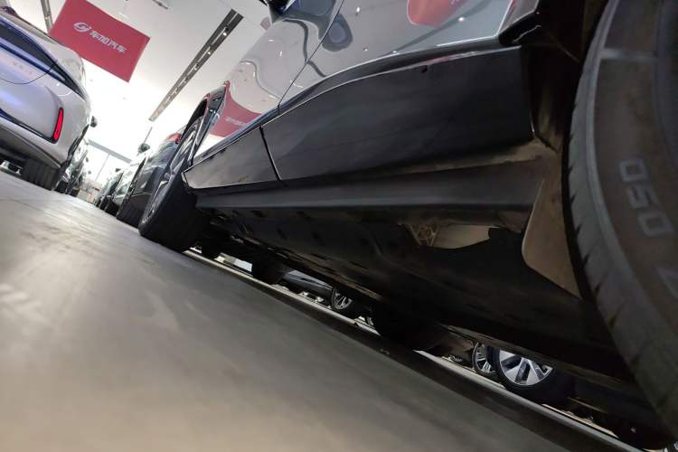 Used Nissan ARIYA 2022 Two-Wheel Drive Long-Range Version Left Side Sill