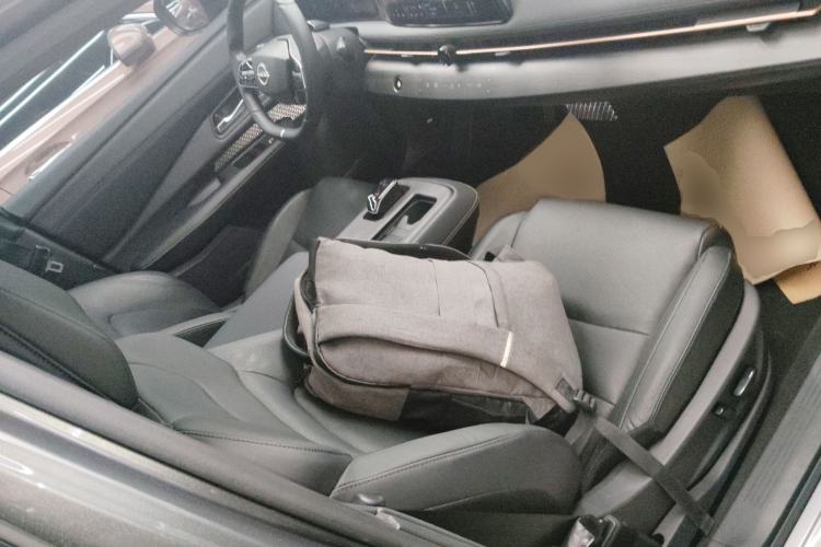 Used Nissan ARIYA 2022 Two-Wheel Drive Long Range Top-Tier Version Right Front Seat