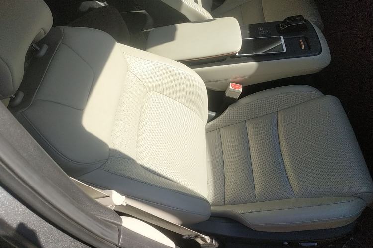Used Nissan ARIYA 2022 Two-Wheel Drive Long-Range Version Right Front Seat