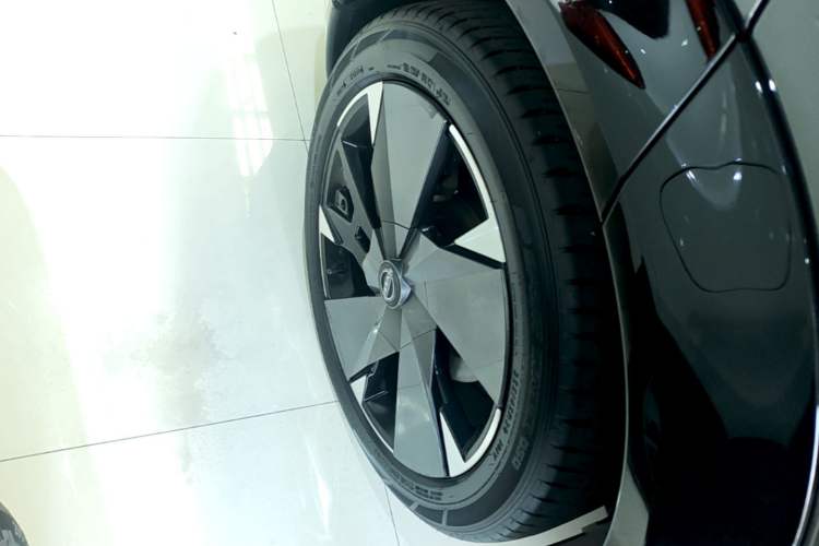 Used Nissan ARIYA 2022 Four-Wheel-Drive High-Performance Top-Tier Model Right Rear Wheel Hub