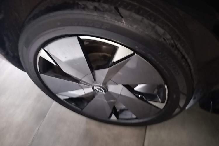 Used Nissan ARIYA 2022 Four-Wheel-Drive High-Performance Top-Tier Model Right Rear Wheel Hub