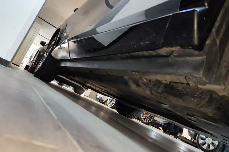 Used Nissan ARIYA 2022 Two-Wheel Drive Long-Range Version Right Side Sill