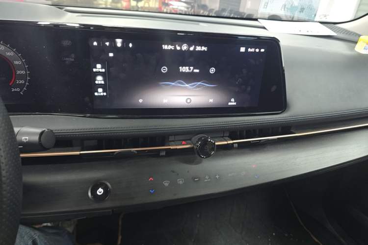 Used Nissan ARIYA 2022 Two-Wheel Drive Long Range Top-Tier Version Audio And AC Panel