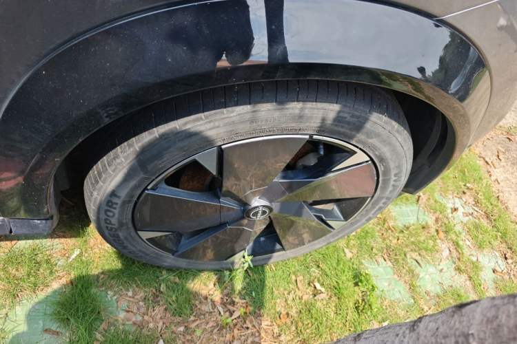 Used Nissan ARIYA 2022 Four-Wheel-Drive High-Performance Top-Tier Model Right Front Wheel Hub