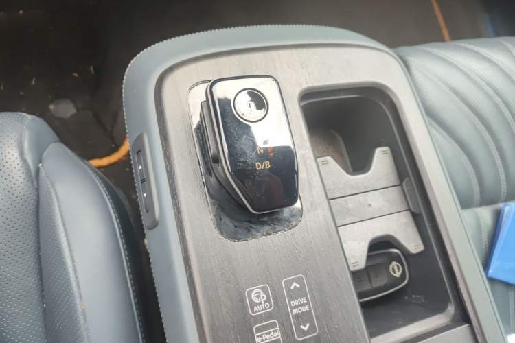 Used Nissan ARIYA 2022 Four-Wheel-Drive High-Performance Top-Tier Model Gear Lever