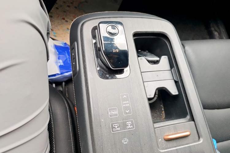 Used Nissan ARIYA 2022 Two-Wheel Drive Long Range Top-Tier Version Gear Lever